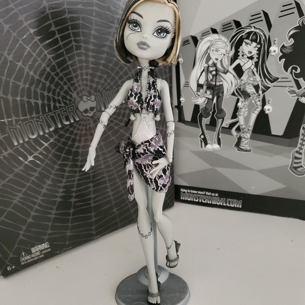 Monster High G1 Monster High Frankie Skull Shores X0593 Mattel First Wave 2011